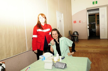 Od lewej pani Katarzyna i pani Magdalena - medyczna obsługa spotkania